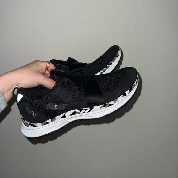 TIEM Women's Black Slip-On Athletic Sneakers with Patterned Midsole - Picture 1 of 4